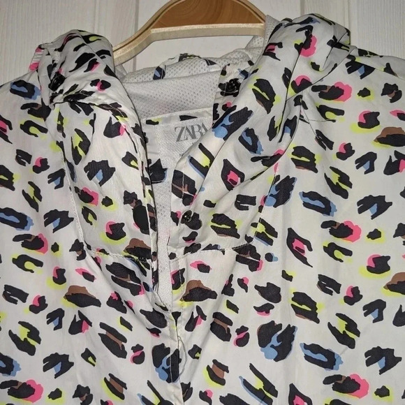 Zara Kids‎ Animal Print Rain Windbreaker Jacket with Hood and Pockets Sz 11-12 - Picture 3 of 5